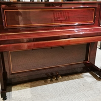 Reid Sohn RS-112RI pre-owned upright piano.