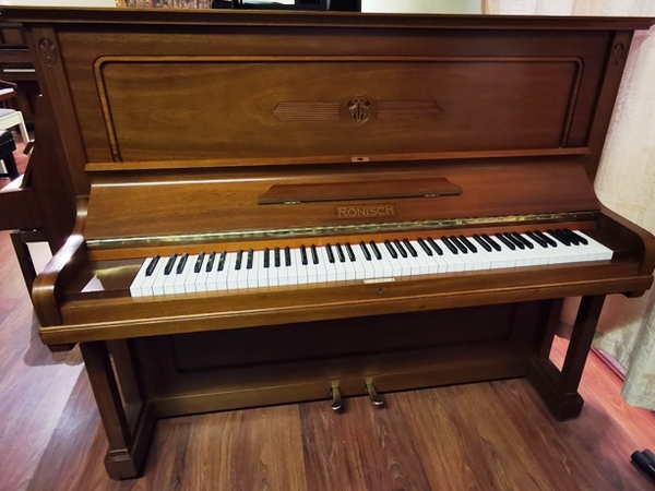 Ronisch 133 pre-owned upright piano.