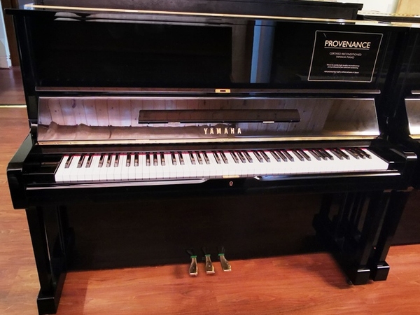 Yamaha U1A 1985 pre-owned upright piano.